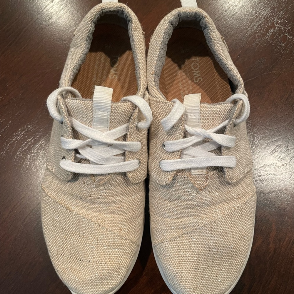 TOMS Womens size 6 Tennis Shoes